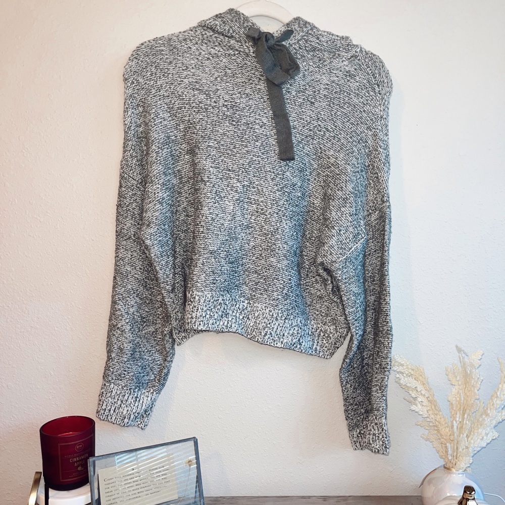 Cropped sweater with hood